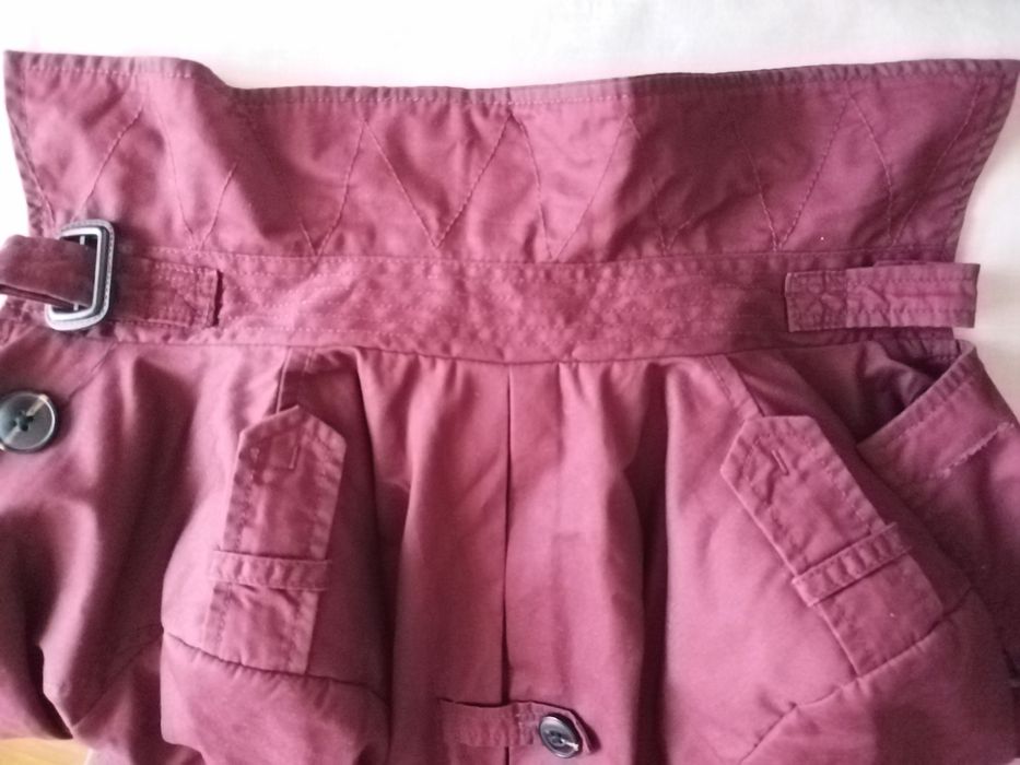 Trench vișiniu cu toate accesoriile