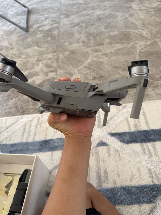 Дрон DJI Mavic AIR 2