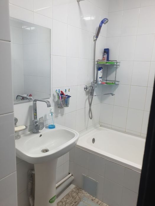 3 xonali kvartira sotiladi