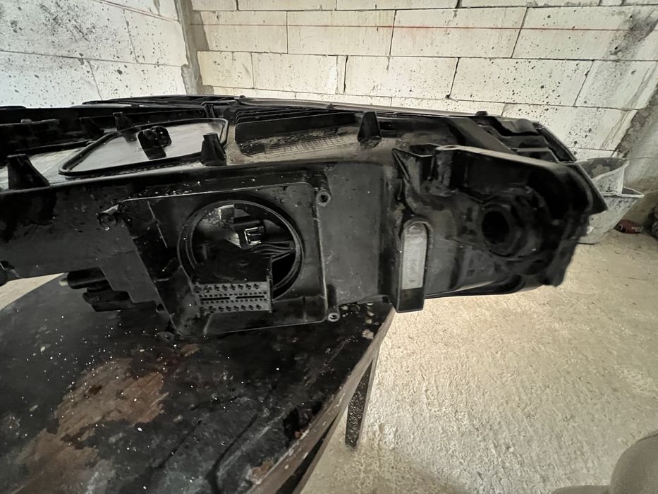 Far stanga passat b8