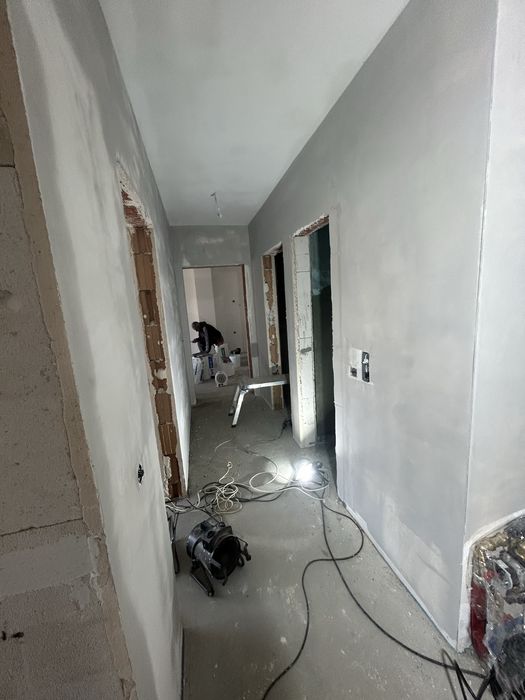 Предлагам,шпакловане,боядисване,мазилки,пускане на силикон