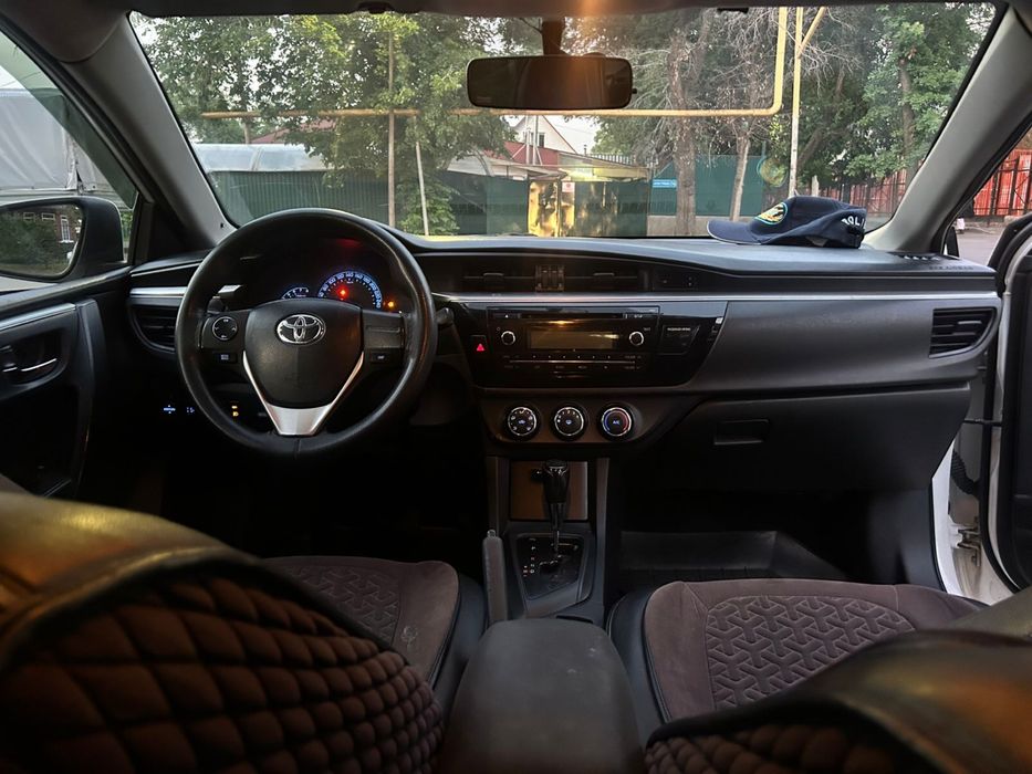 Toyota Corolla 2013 года 1.6л