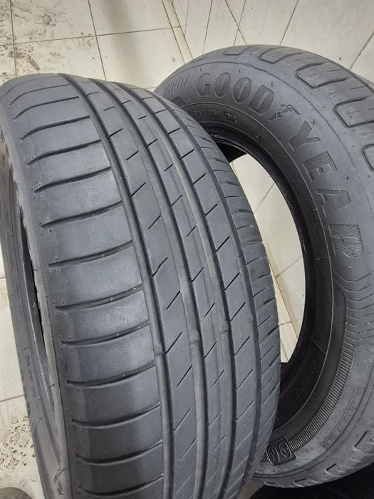 215/60r16 Good year франция.