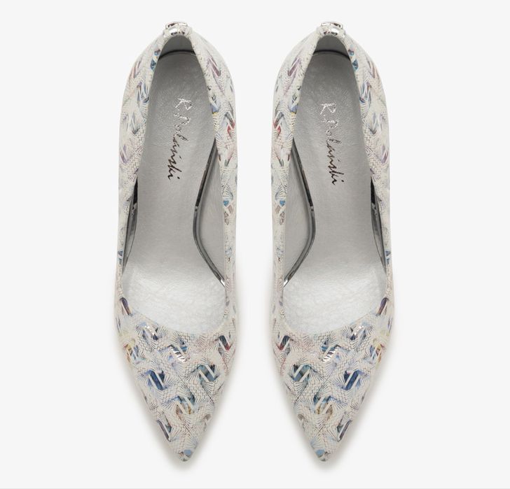 Бели обувки на ток