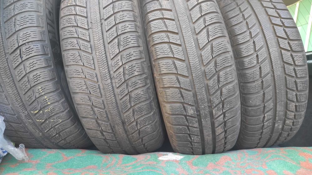 Продавам 4бр зимни гумu 215/60R16