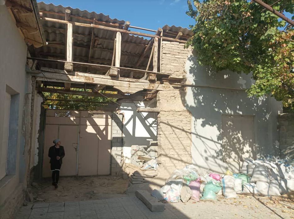 Uy sotiladi. SROCHNO!!!