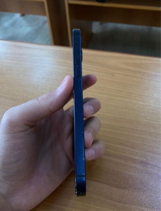 Продам iPhone 12