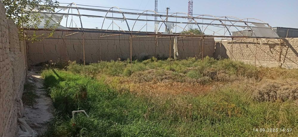 Srochno sotiladi! Durmanda, yul ustidan 50 metr ichkarida hovli joy!