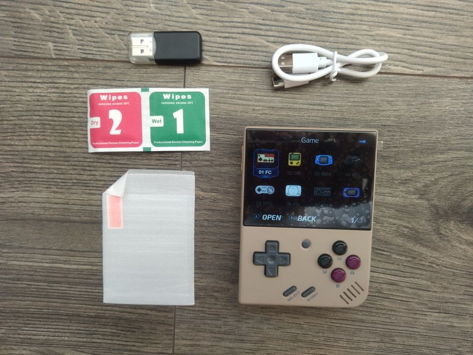 Miyoo Mini Plus - като нова, пълен комплект с нов стъклен протектор..