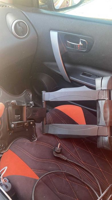 Телевизор LG 42LH2000 с кронштейном