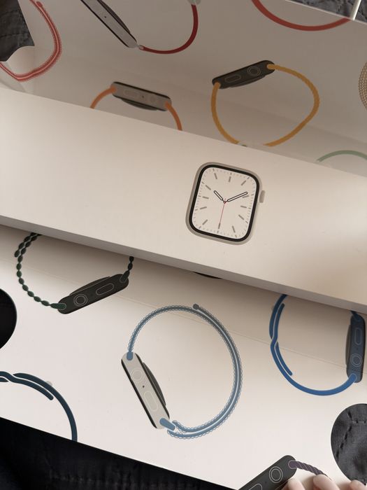 Часовник Apple Watch Series 7 Starlight Aluminum 41 мм