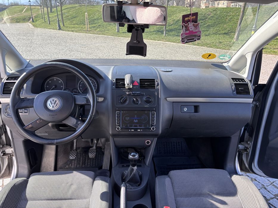 VOLKSWAGEN Touran 2004 — imagine 3