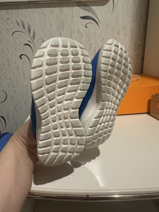 Продам детские кроссовки адидас оригинал