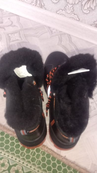 Продам зимние ботинки