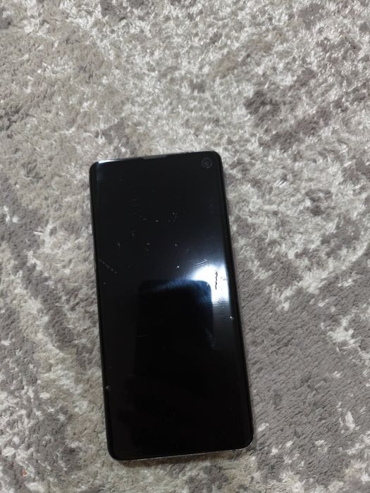 Samsung S10 в хорошем состоянии