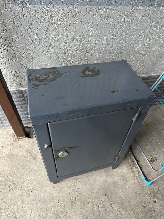 Сейф металический