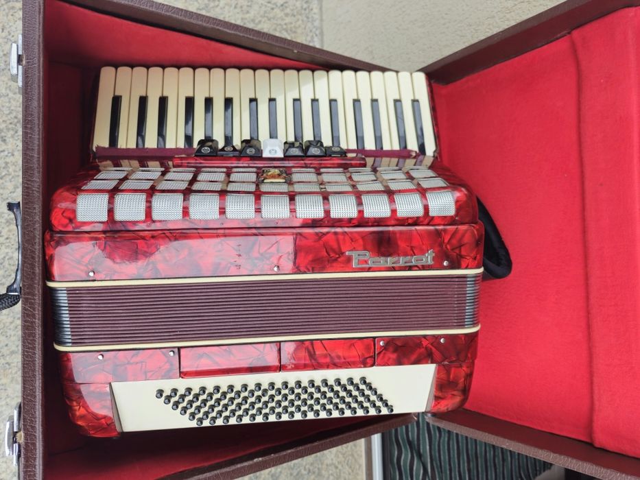 Acordeon Parrot cu 96 basi rosu sidef