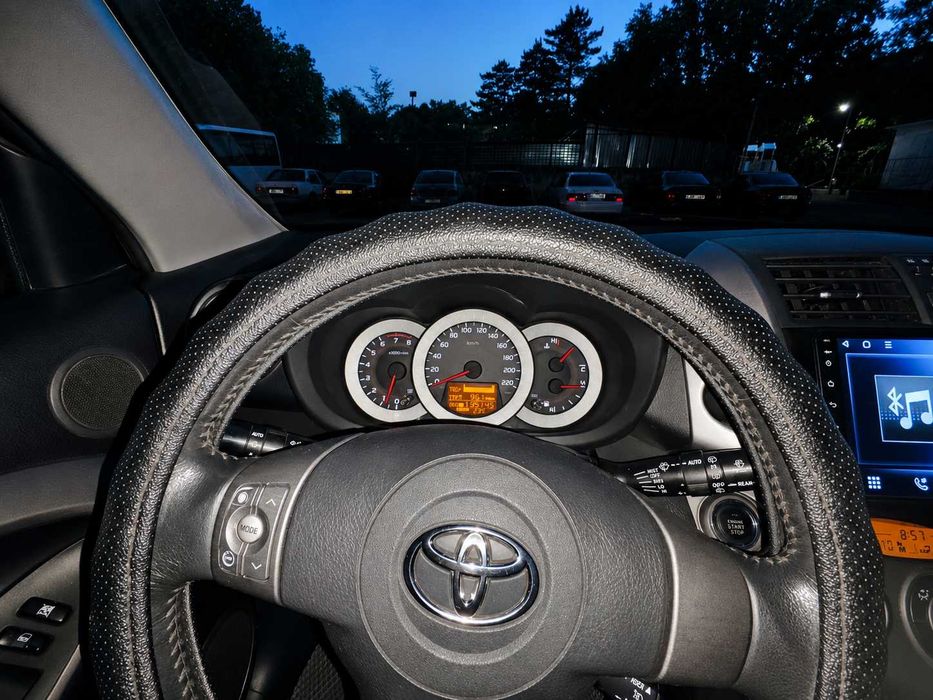 Toyota RAV4 2006г 2.0