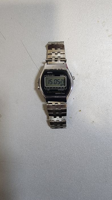 Продам советские часы электронные