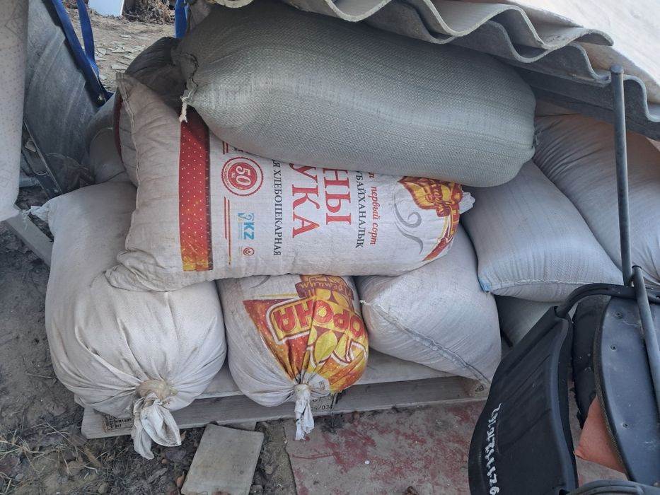 Опилки мелкие мебельные.