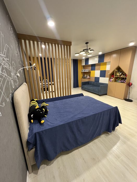 Продам тд кристал 1200 кв м центр