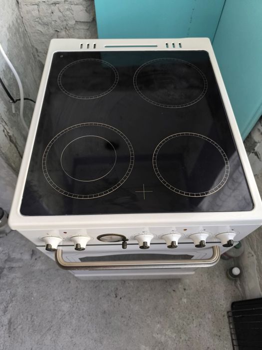 Продавам готварска печка Gorenje EC55CLI1 Retro Style
