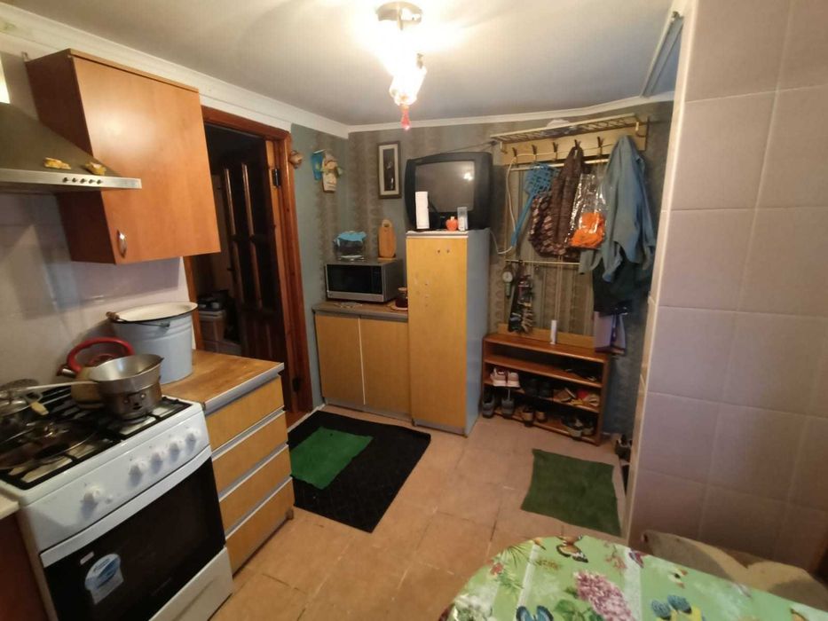 Продам пол дома с гаражом, сараем