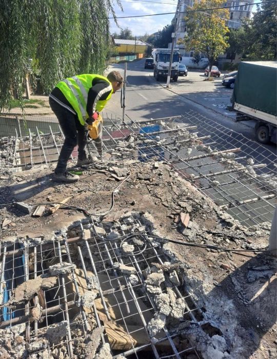 Executam demolari de case/pereti/ziduri/garaje