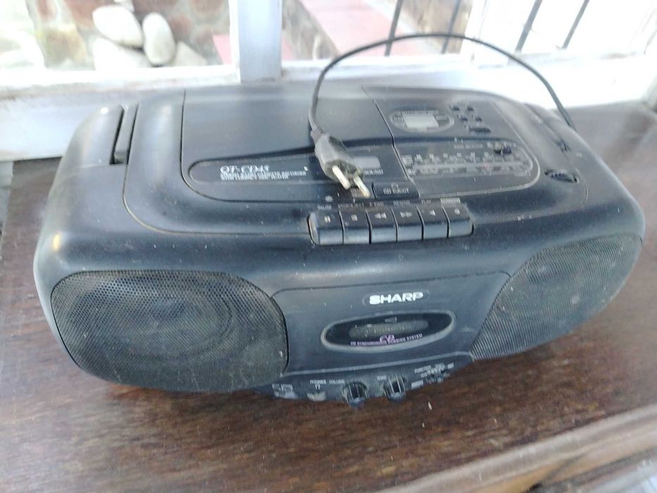 Уредба 3в1,диск,касета,радио, с колони уредба шарпни