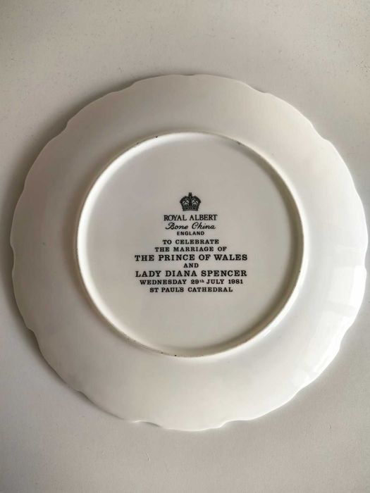 Две Сватбени чинии на Даяна и принц Чарлз от Royal Albert от 1981г.