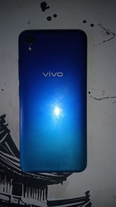Смартфон Vivo продам.
