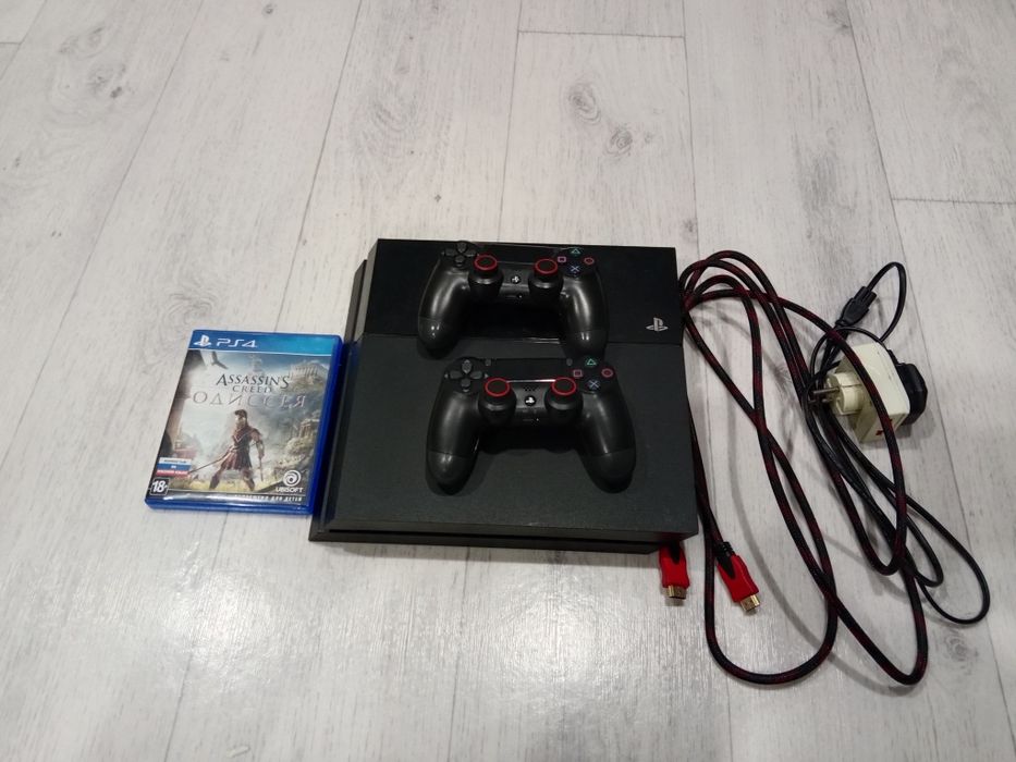 PS4 с 32 играми в идеальном состоянии