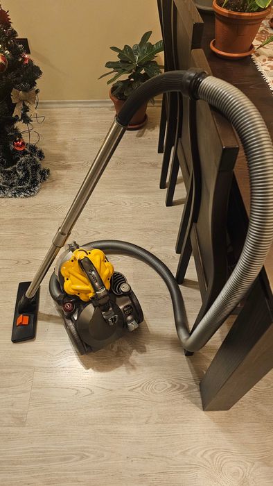 Прахосмукачка Dyson DC19, професионално профилактирана