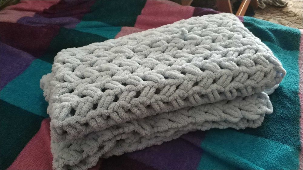 Порт-бебе, ръчно плетено одеало, памучна пелена и подаръци