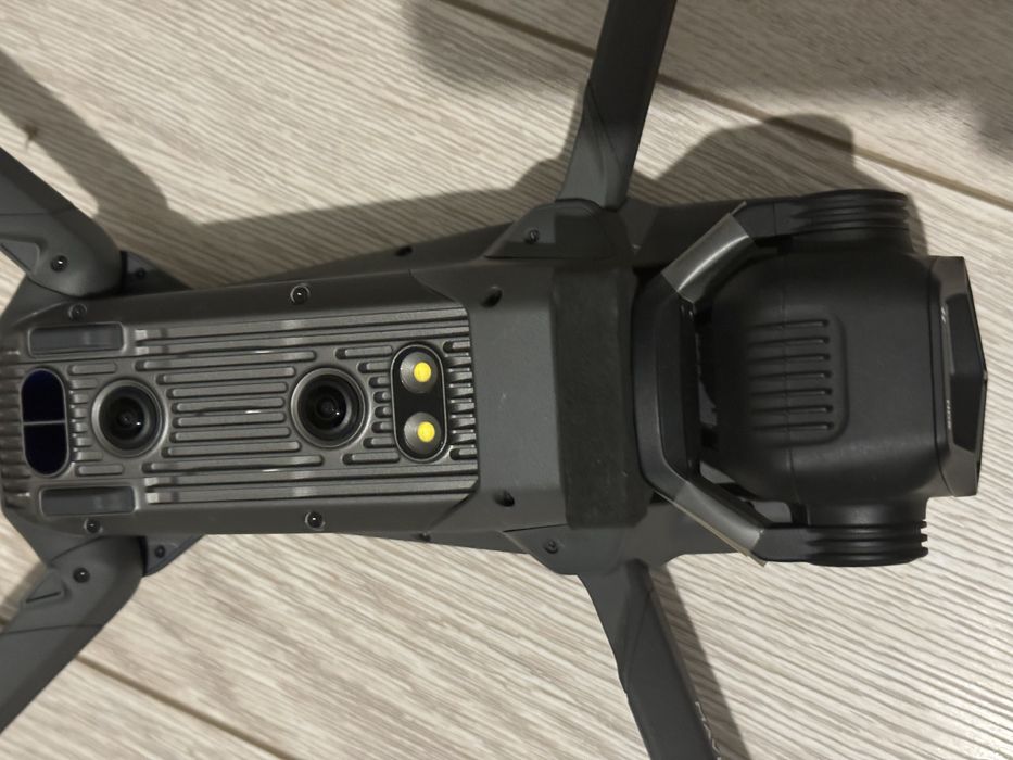 DJI Mavic 3 Pro Три камеры дрон