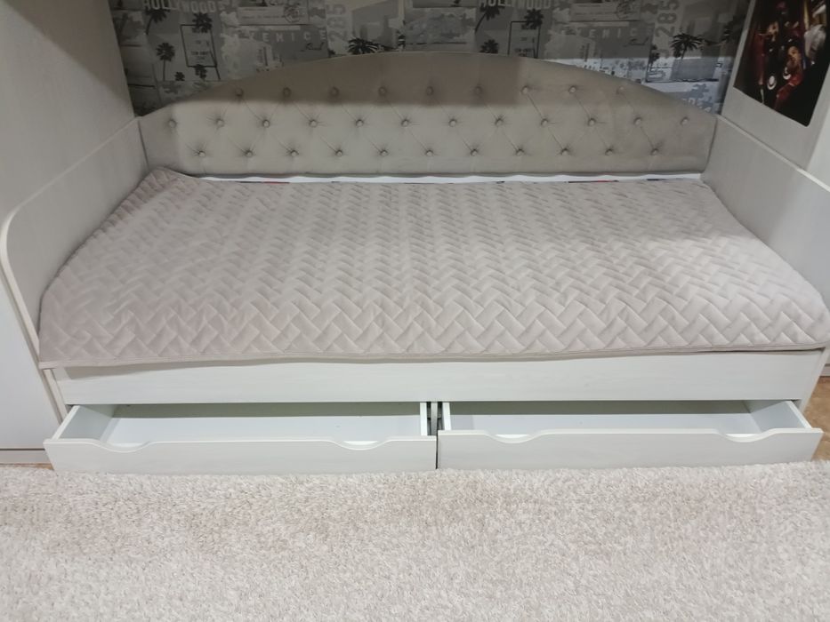 Продам спальный гарнитур в детскую