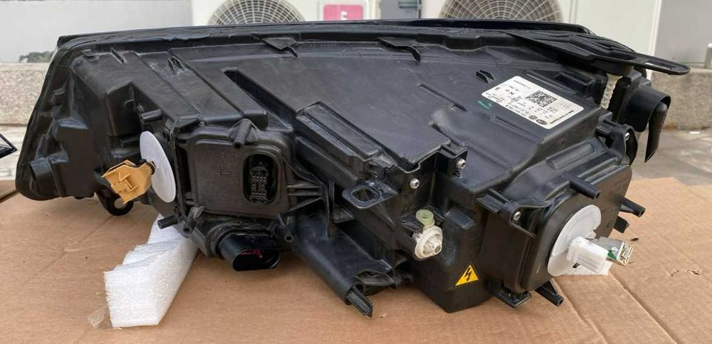 Оригинален фар HELLA за Фолкваген Туарег (VW Touareg) Facelift