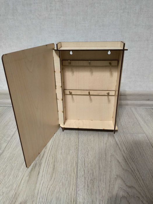 Ръчно изработена дървена кутия за ключове