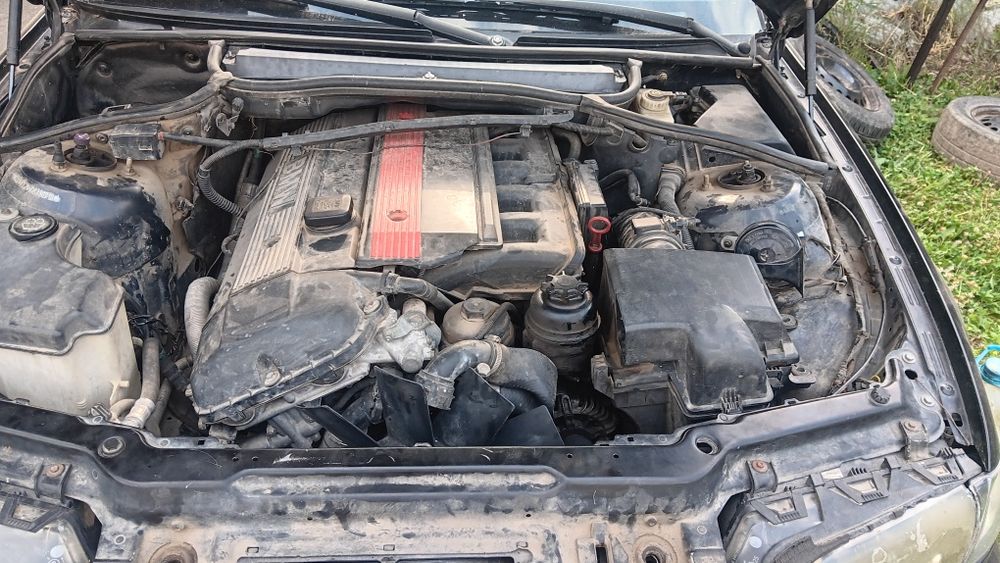 Dezmembrez BMW e 46 2.2 benzina