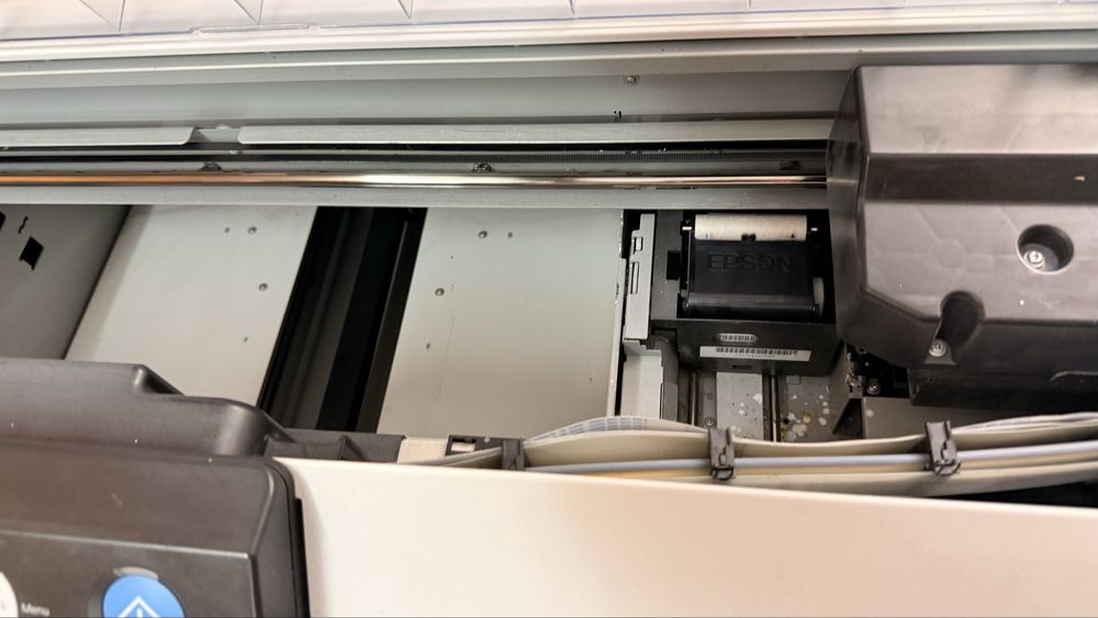 Принтер за директен печат върху текстил EPSON F2000 DTG printer