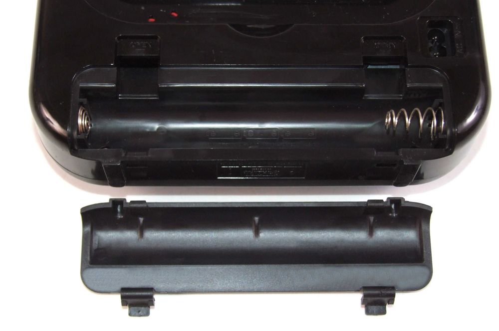 Radio SUNSTECH, 2 lungimi de unda, priza + baterii, IMPECABIL