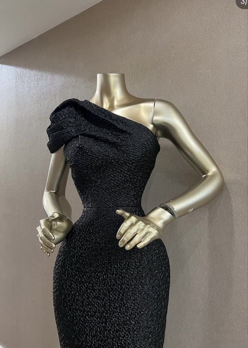 Вечернее платье, красивое, по фигуре