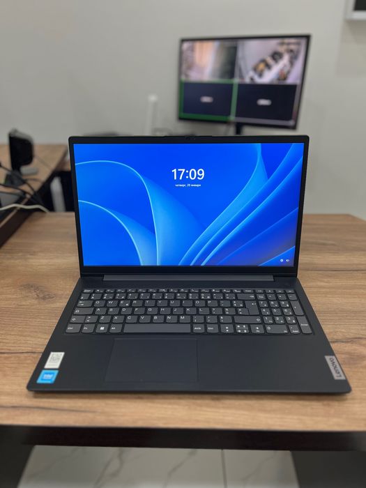 Офисные ноутбуки Lenovo V15 в количестве 15 штук