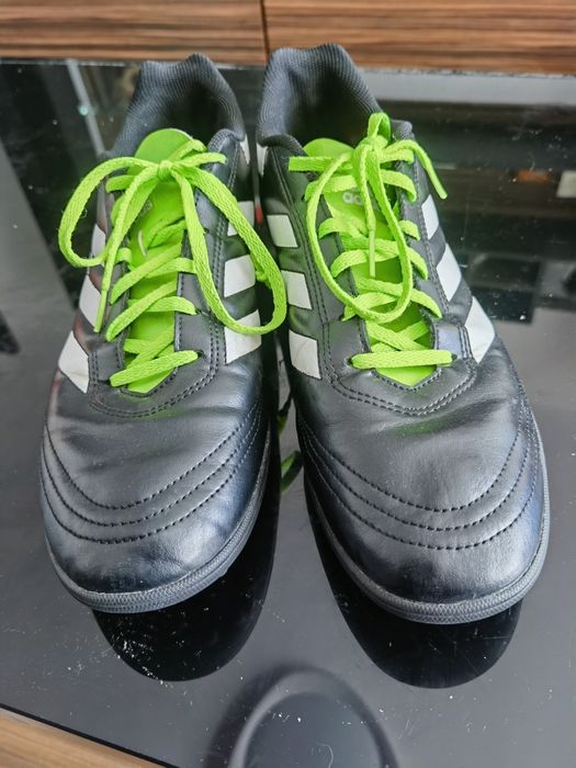 Футболни обувки adidas
