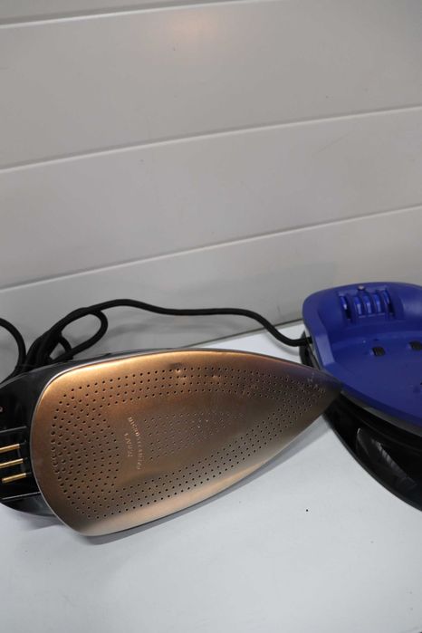 Парна ютия Rowenta DE5010 Microsteam soleplate 2400W, лек ДЕФЕКТ