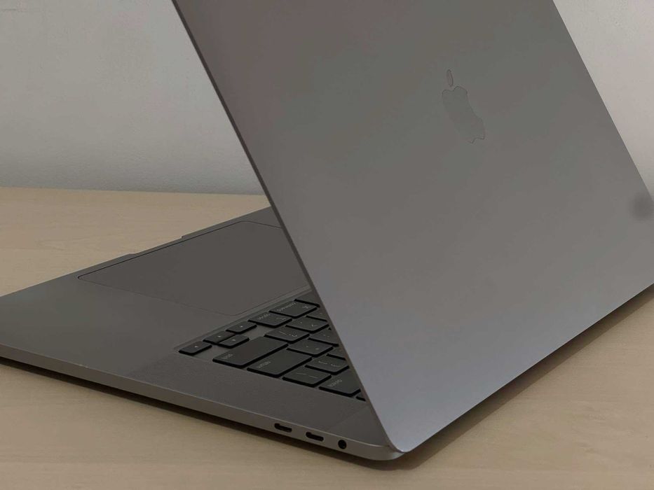 Бартер! Като НОВ! Macbook Pro 2019 Touch / 16 inch / i9 / 32GB / 1TB
