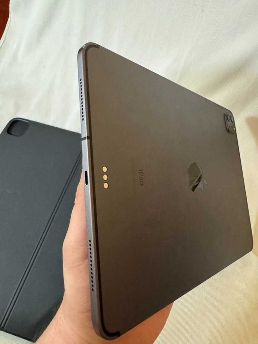 iPad Pro 11" 256GB + Magic Keyboard + Apple Pencil + SIM karta