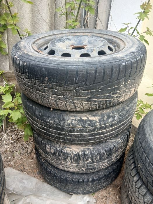 Продам шины в среднем состоянии