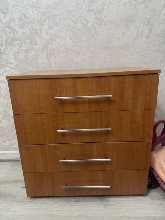 В хлрошем состоянии комод