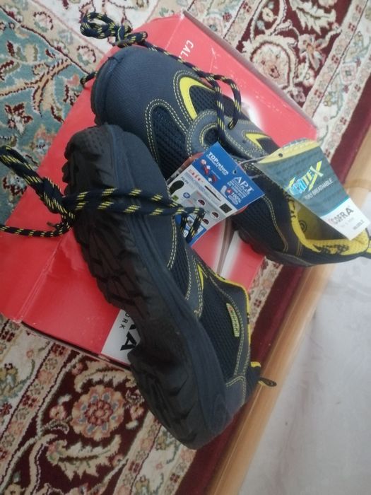 Продам спец обувь..